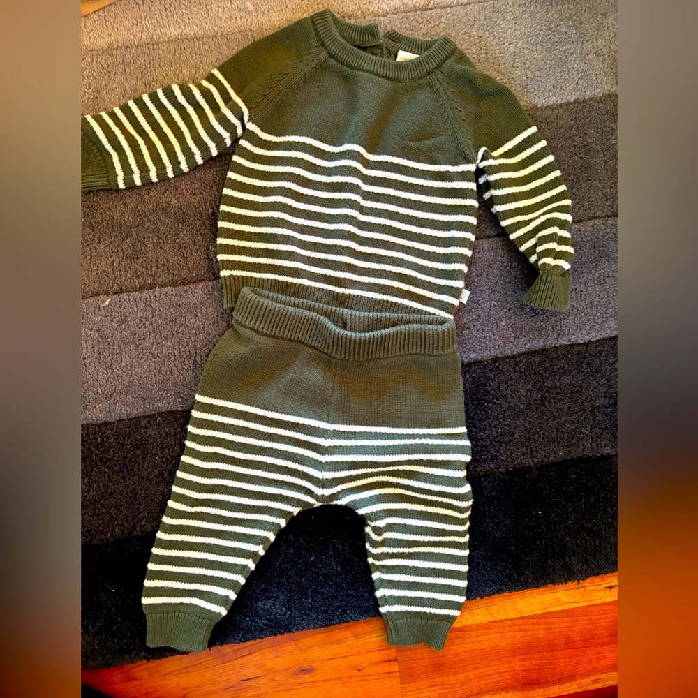 Mori sweater knit 2 piece set size 3-6 m